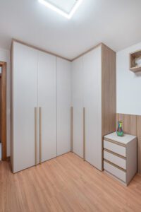 Quarto planejado com guarda-roupa