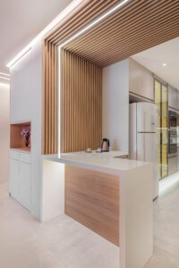 Sala moderna com móveis planejados em São Caetano.